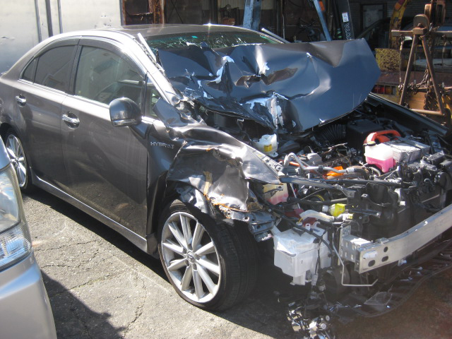 TOYOTA　プリウスを買い取りました。