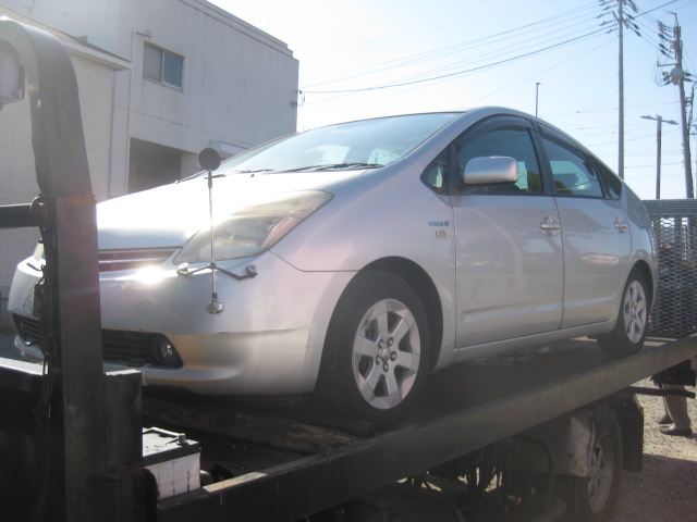 TOYOTA　20系プリウスを買い取りました。