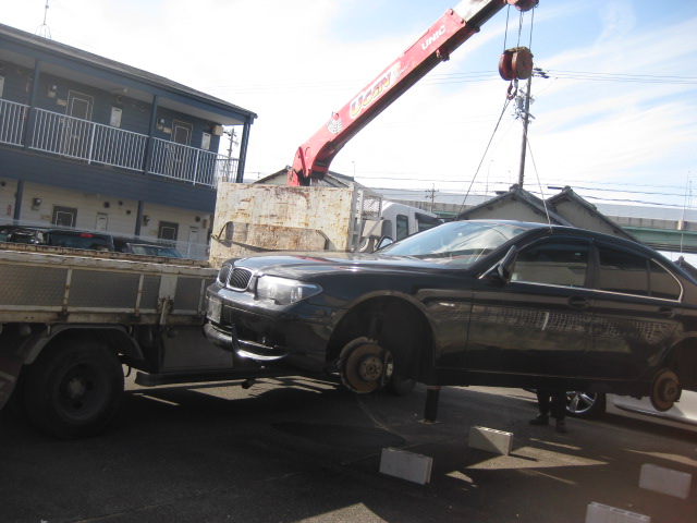 BMWの不動車．故障車をユニック車にて出張買い取いたしました。